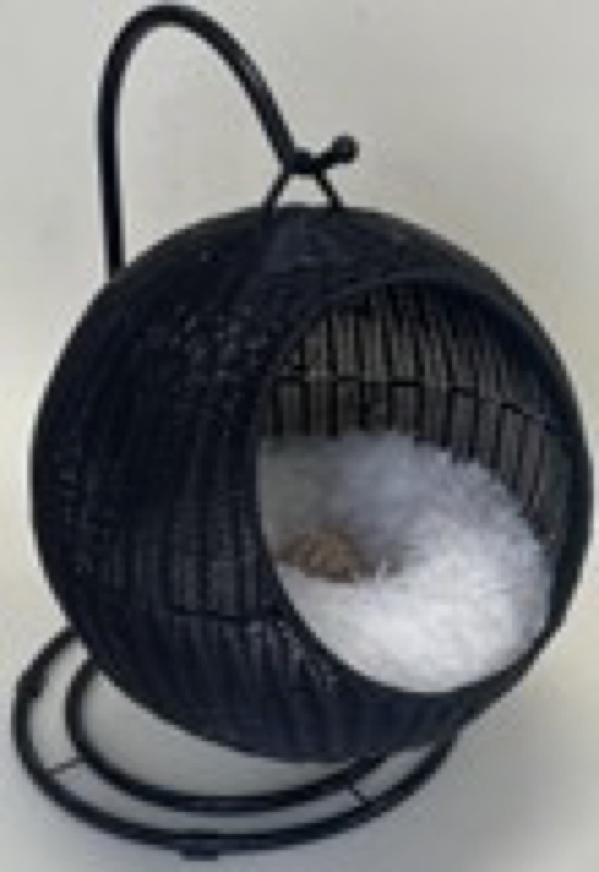 Luxury swaying woven cat bed